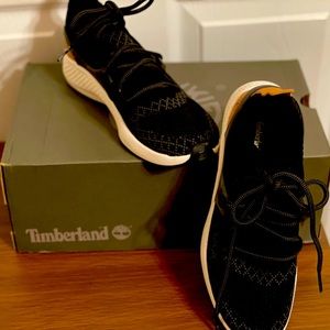 Great Sneaker only worn once. Runs slightly bigger than normal size 6.